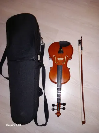 Violín 1/4 marca Kreutzer (arco, violín y estuche)