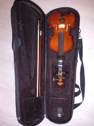 Violín 1/4 marca Kreutzer (arco, violín y estuche)