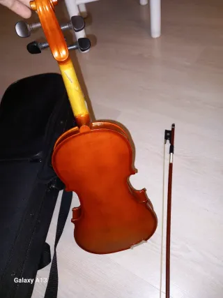 Violín 1/4 marca Kreutzer (arco, violín y estuche)