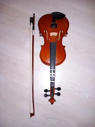 Violín 1/4 marca Kreutzer (arco, violín y estuche)