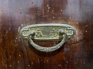 Armario antiguo con espejo