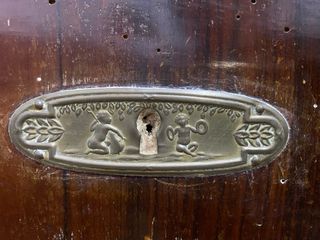 Armario antiguo con espejo