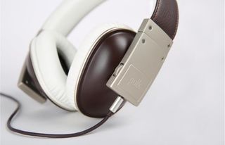 Polk Audio AM5118 - Auriculares de Diadema Cerrados, Color Blanco y marrón