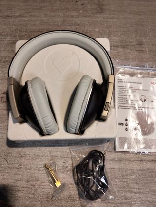 Polk Audio AM5118 - Auriculares de Diadema Cerrados, Color Blanco y marrón