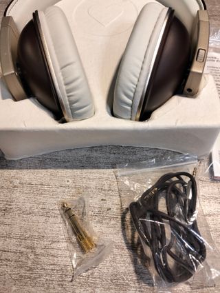 Polk Audio AM5118 - Auriculares de Diadema Cerrados, Color Blanco y marrón