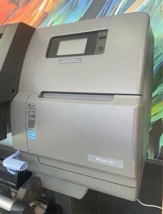 Impresora HP Latex 335 + recogedor de material