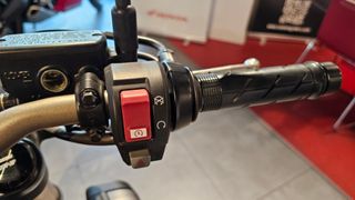 Honda CB650R Full Power 2025 4.000km