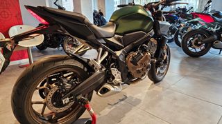 Honda CB650R Full Power 2025 4.000km