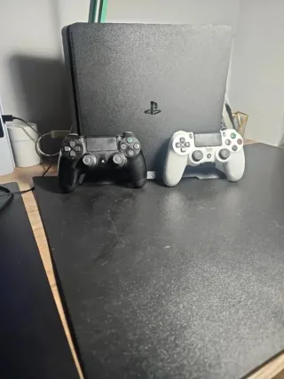 PS4 Slim + 2 mandos
