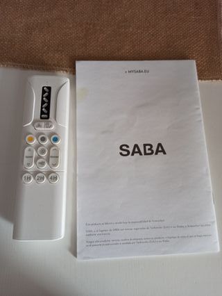 Moderno ventilador de techo con luz LED.