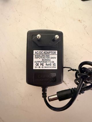 Fuente alimentacion 9V 2,5A centro positivo