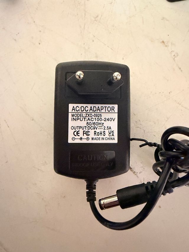 Fuente alimentacion 9V 2,5A centro positivo