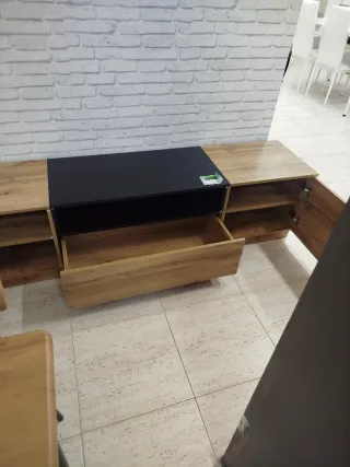Mueble televisión con estantería a juego en madera