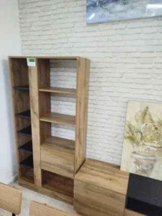 Mueble televisión con estantería a juego en madera