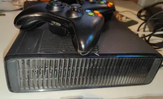 Xbox 360 Slim + juegos