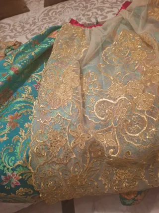 Traje de fallera verde.