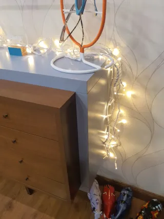 Mueble de madera marrón