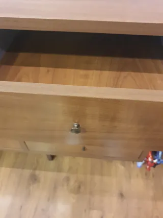 Mueble de madera marrón