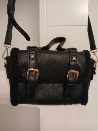 Bolso efecto piel negro