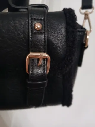 Bolso efecto piel negro