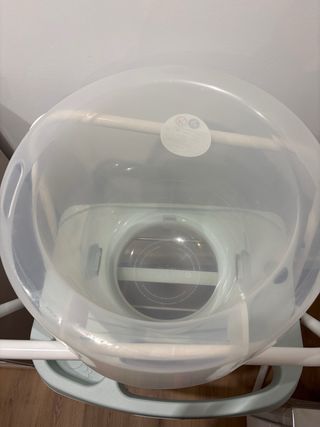 Bañera anticólicos bebé con soporte de patas.