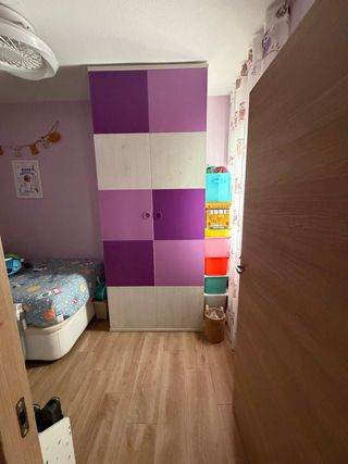 Guardaroba in legno massello per camera giovanile