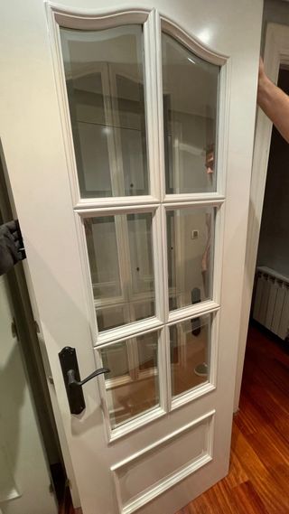 Juego de puertas blancas