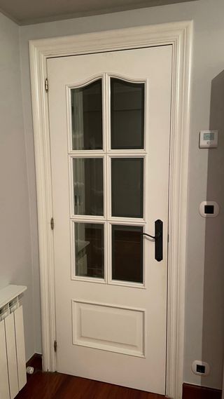 Juego de puertas blancas