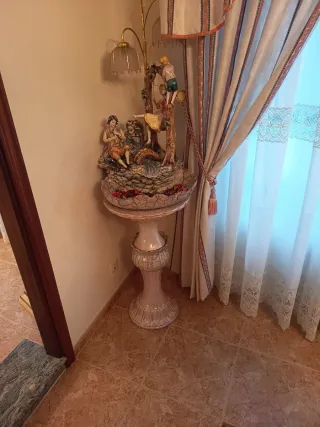 Fuente de agua y luz decorativa