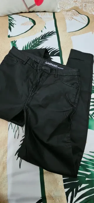 Pantalón estilo polipiel