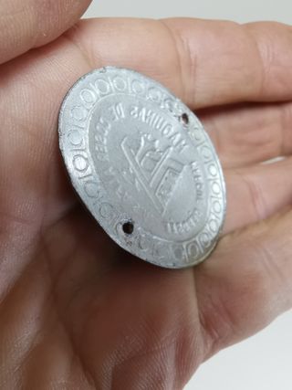 PEQUEÑA CHAPA O PLACA DE LA MAQUINA DE COSER ALFA-