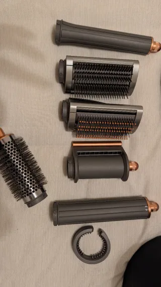 Secador de pelo Dyson Airwrap con 6 accesorios