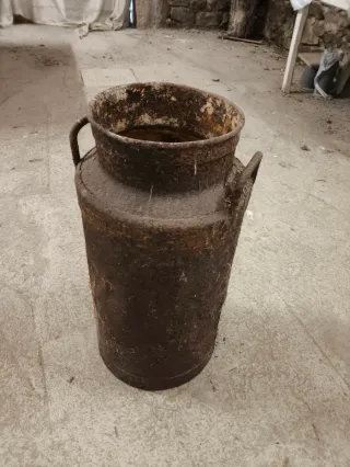 Olla de leche de 50 litros de hierro muy antigua