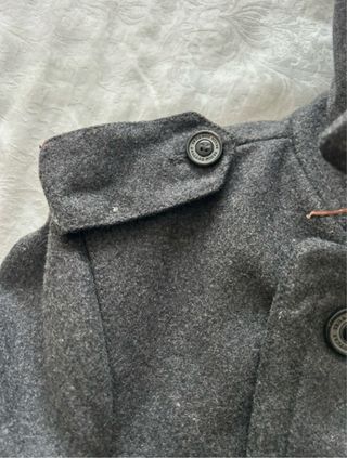 Abrigo gris con borreguillo