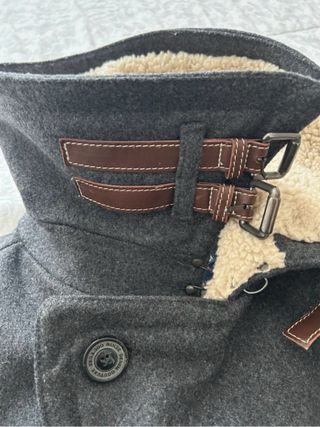 Abrigo gris con borreguillo