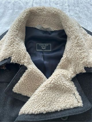 Abrigo gris con borreguillo