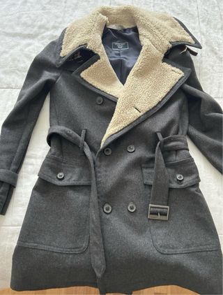 Abrigo gris con borreguillo