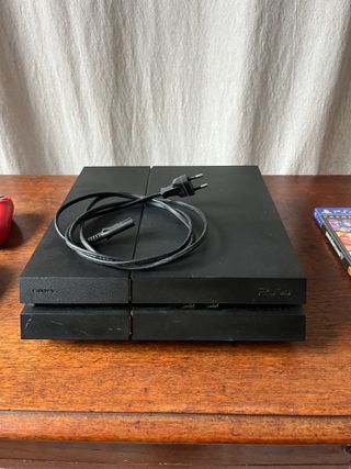 Sony PS4 1TB Bundle: 2 Controller + 2 Giochi