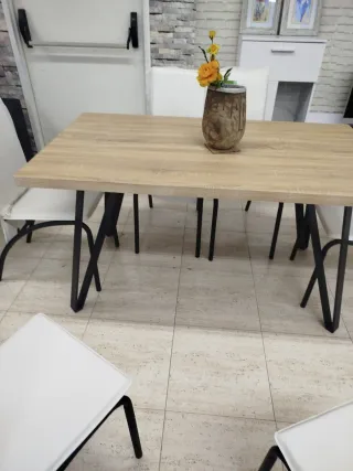 Mesa de madera comedor o cocina