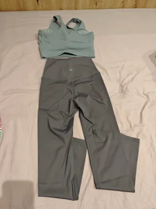 Conjunto deportivo gris