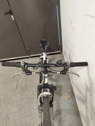 Bicicleta Decathlon Blanca de 26 pulgadas