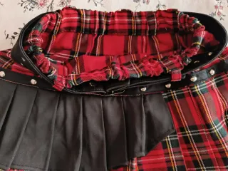 Falda disfraz rockera niña. T.6a. Ver medidas.