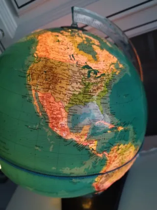 Globo terráqueo iluminación interna alto relieve