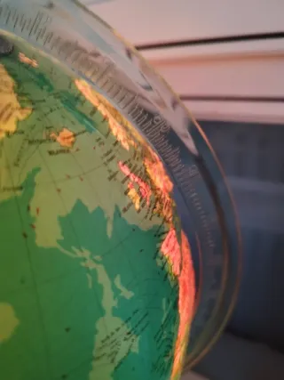 Globo terráqueo iluminación interna alto relieve