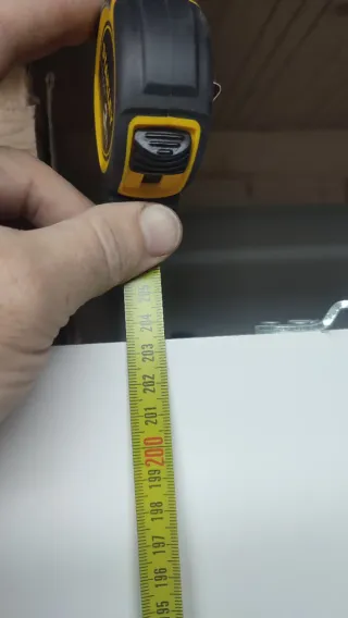 Puerta corredera blanca con cristal