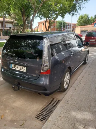 Mitsubishi Grandis 2006