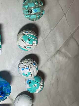 Colección Bakugan Azul y Blanco