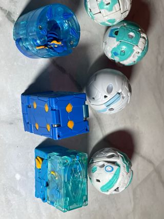 Colección Bakugan Azul y Blanco
