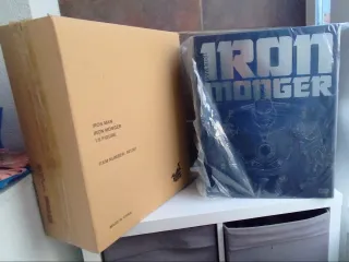 Hot Toys Iron Monger – Movie Masterpiece Series