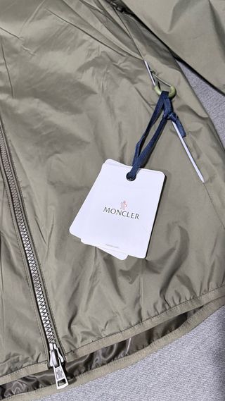 Chaqueta moncler nueva con etiqueta